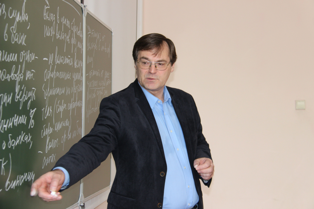 Иллюстрация к новости: Профессор НИУ ВШЭ Алексей Курбатов прочитал лекции в пермской Вышке