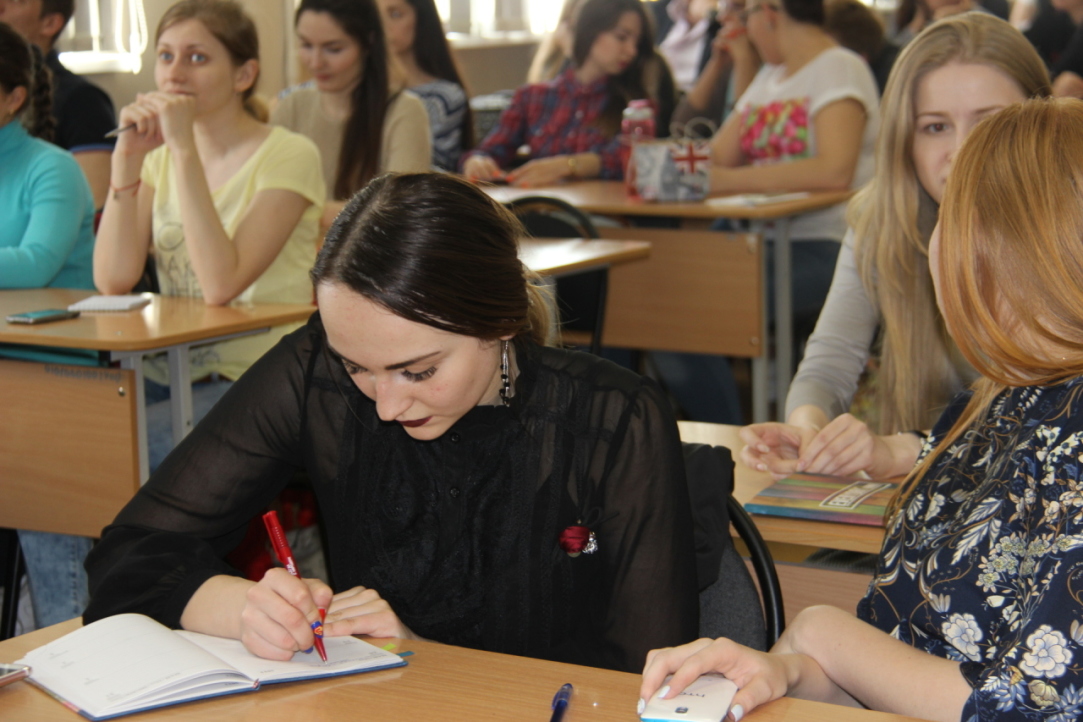 Иллюстрация к новости: Преподаватели НИУ ВШЭ-Пермь рассказали, как написать эссе на максимальный балл и поступить в магистратуру