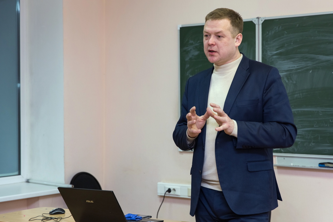 Иллюстрация к новости: Иван Огородов посетил научно-исследовательский семинар студентов магистратуры