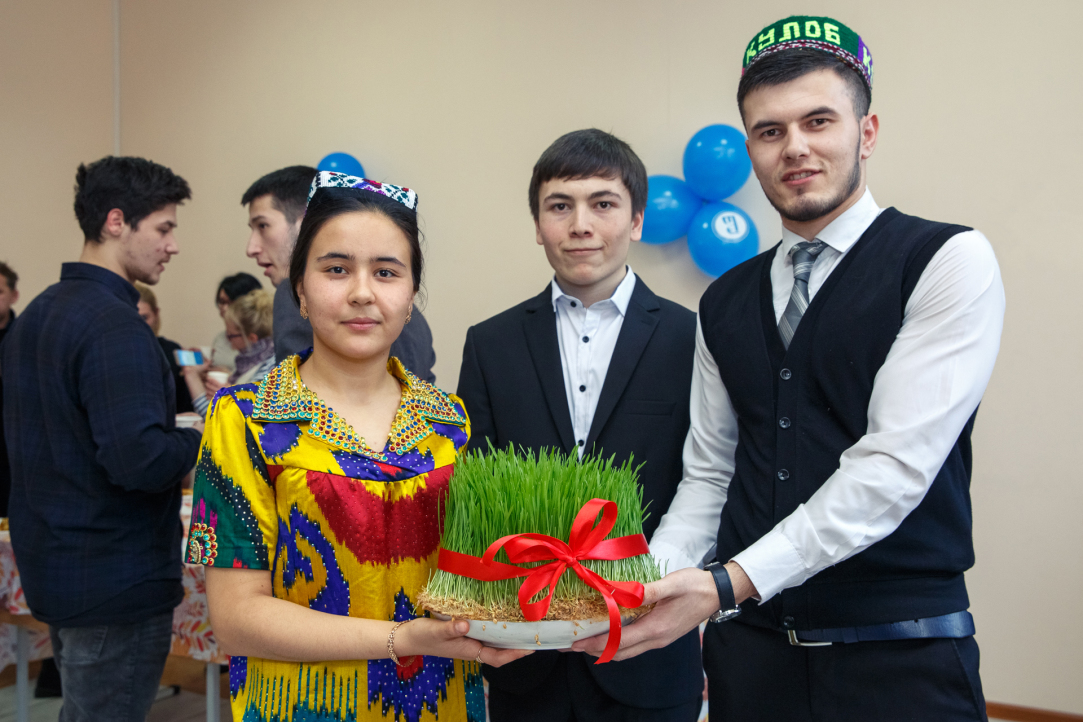 Иллюстрация к новости: Весна в Вышке: студенты и сотрудники НИУ ВШЭ — Пермь отметили праздник Навруз
