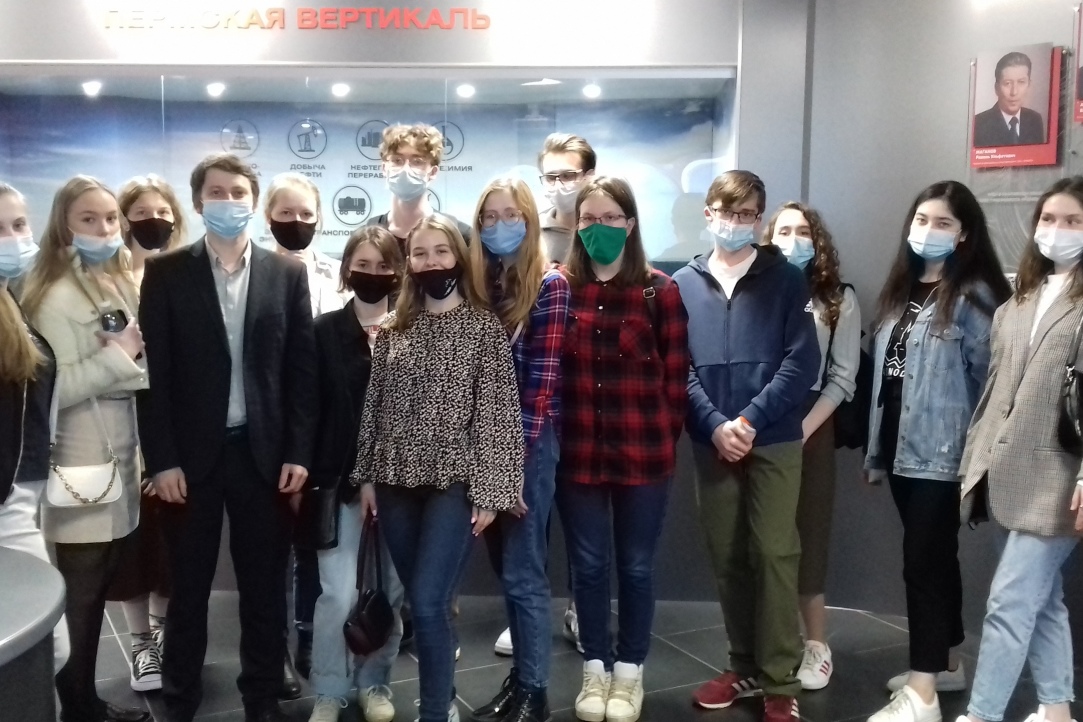 Студенты-историки посетили Музей пермской нефти