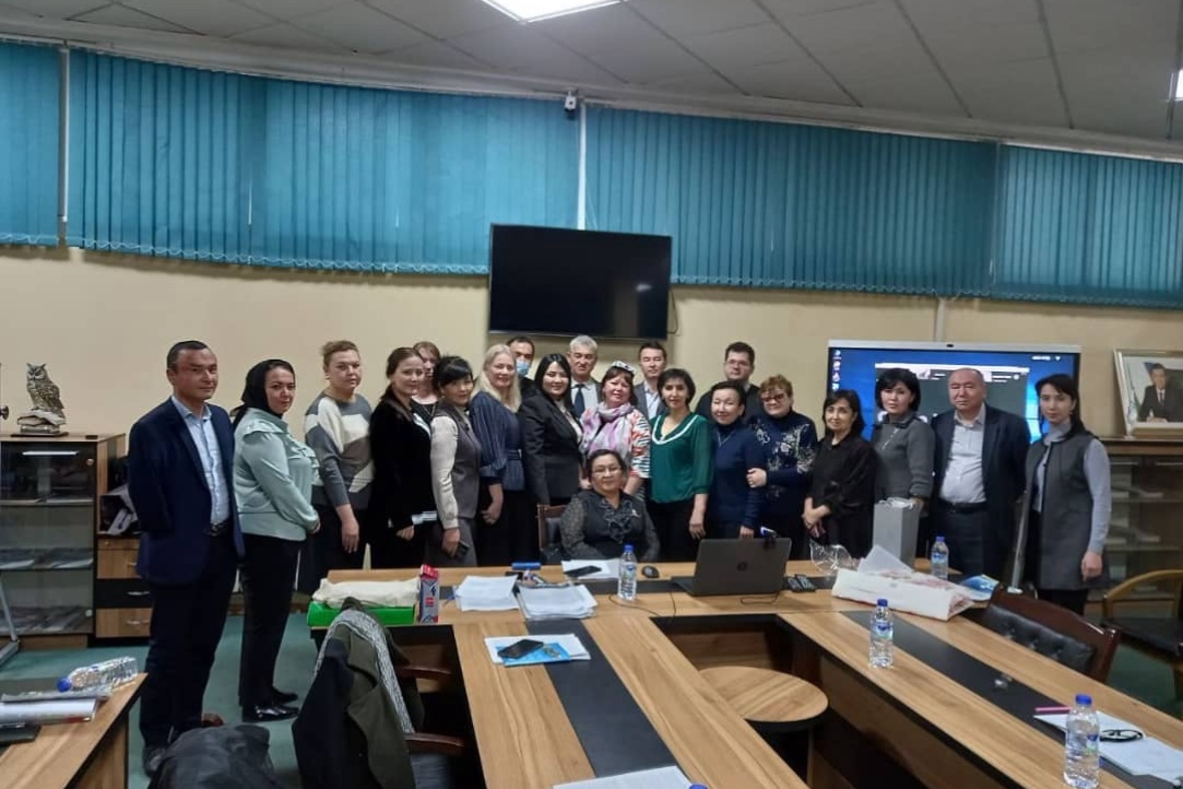 Иллюстрация к новости: Преподаватель пермского кампуса НИУ ВШЭ провела курсы повышения квалификации для учителей школ Узбекистана