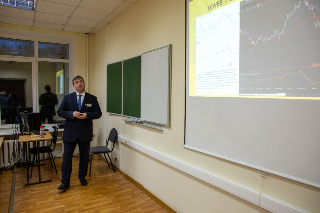 Как выгодно инвестировать: мастер-класс консультационного управляющего АО «ФИНАМ» для студентов магистратуры НИУ ВШЭ – Пермь