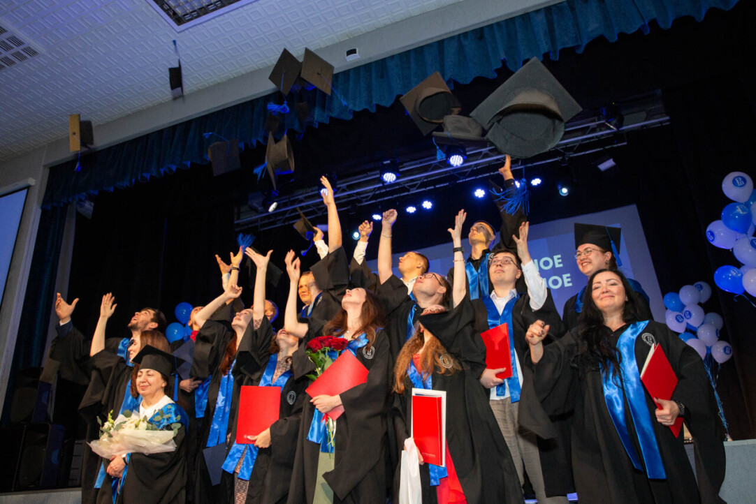 Иллюстрация к новости: «Быть выпускником Высшей школы экономики – это гордость!» – магистры пермского кампуса НИУ ВШЭ получили дипломы