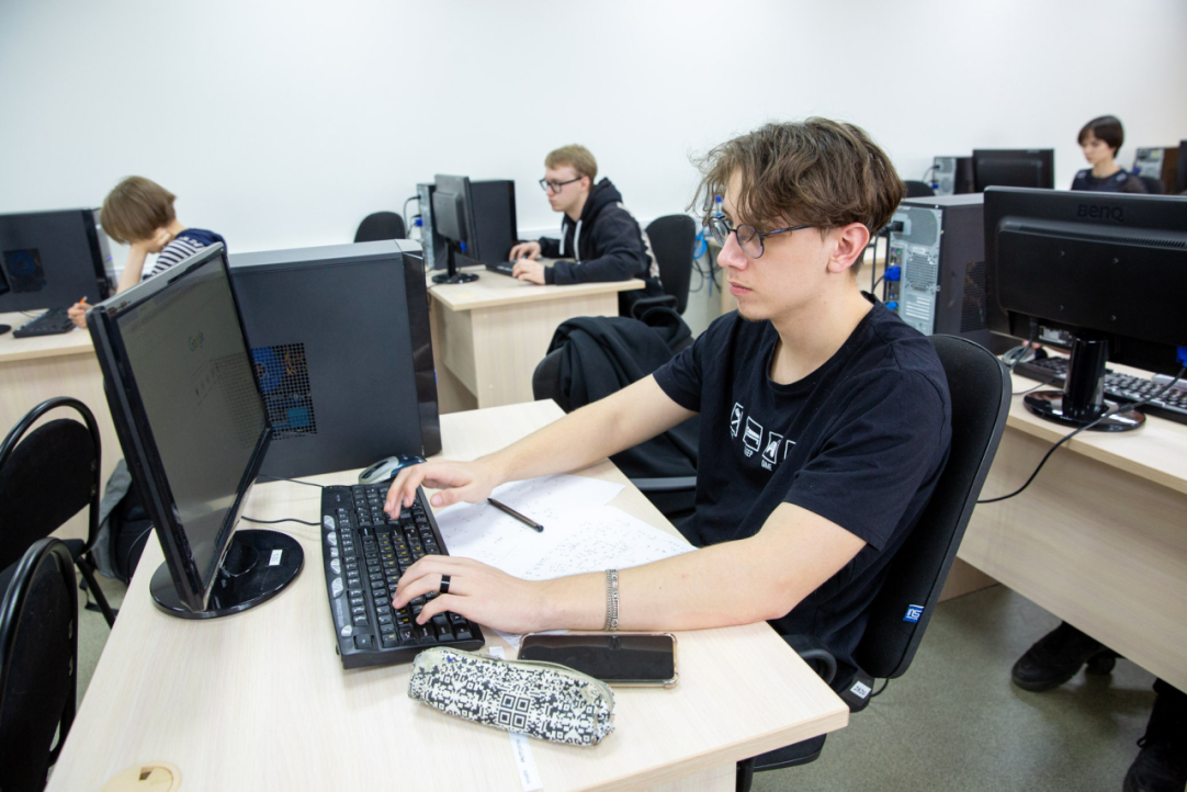 Иллюстрация к новости: Команды студентов НИУ ВШЭ – Пермь победили в краевой олимпиаде по программированию